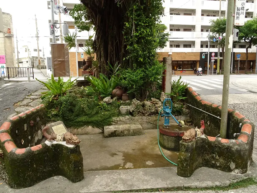 路地に残る共同井戸