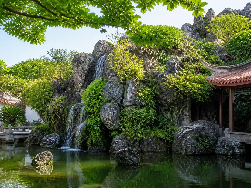 中国風の瓦屋根の建築