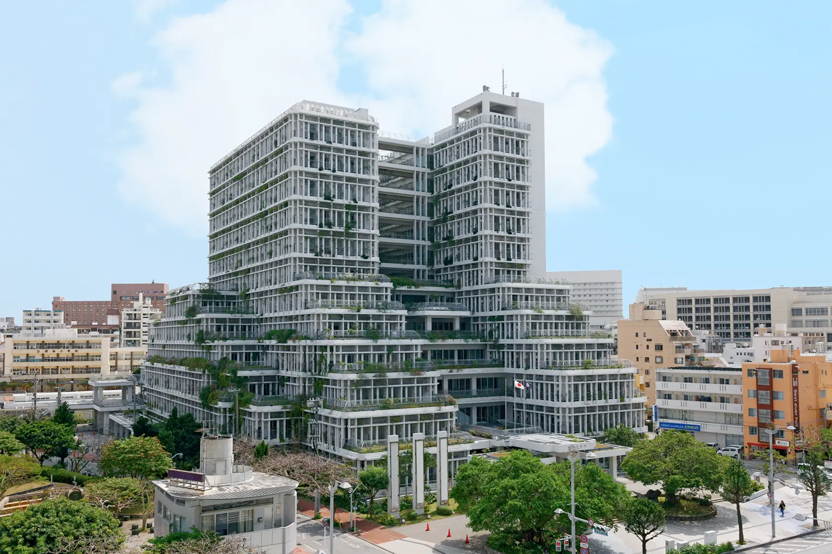 那覇市役所のモダニズム建築