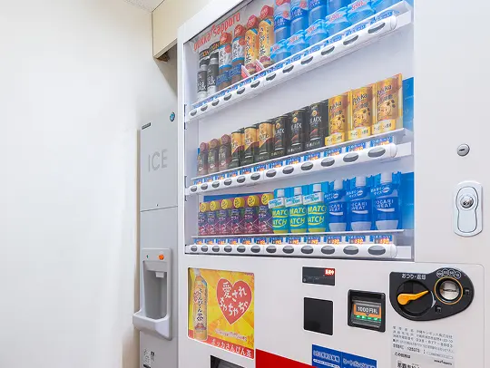 館内の自動販売機と製氷機